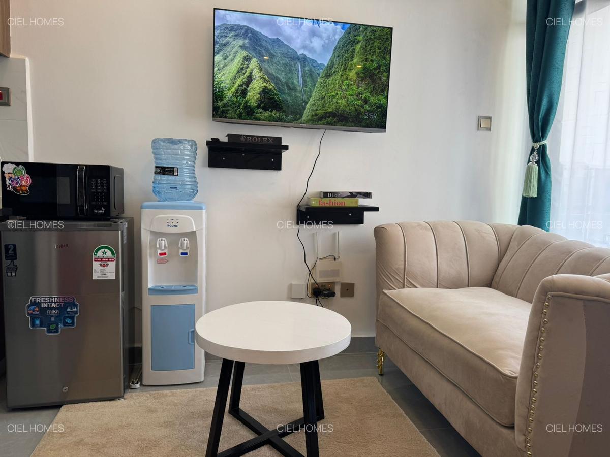 Serviced Studio Apartment with En Suite in Lavington - 5