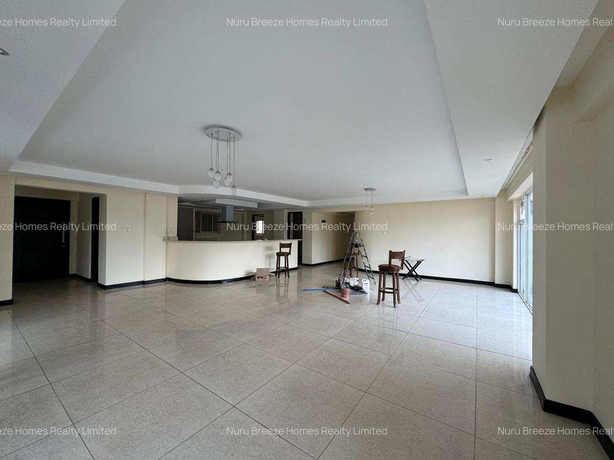 3 Bed Apartment with En Suite in Riverside - 2