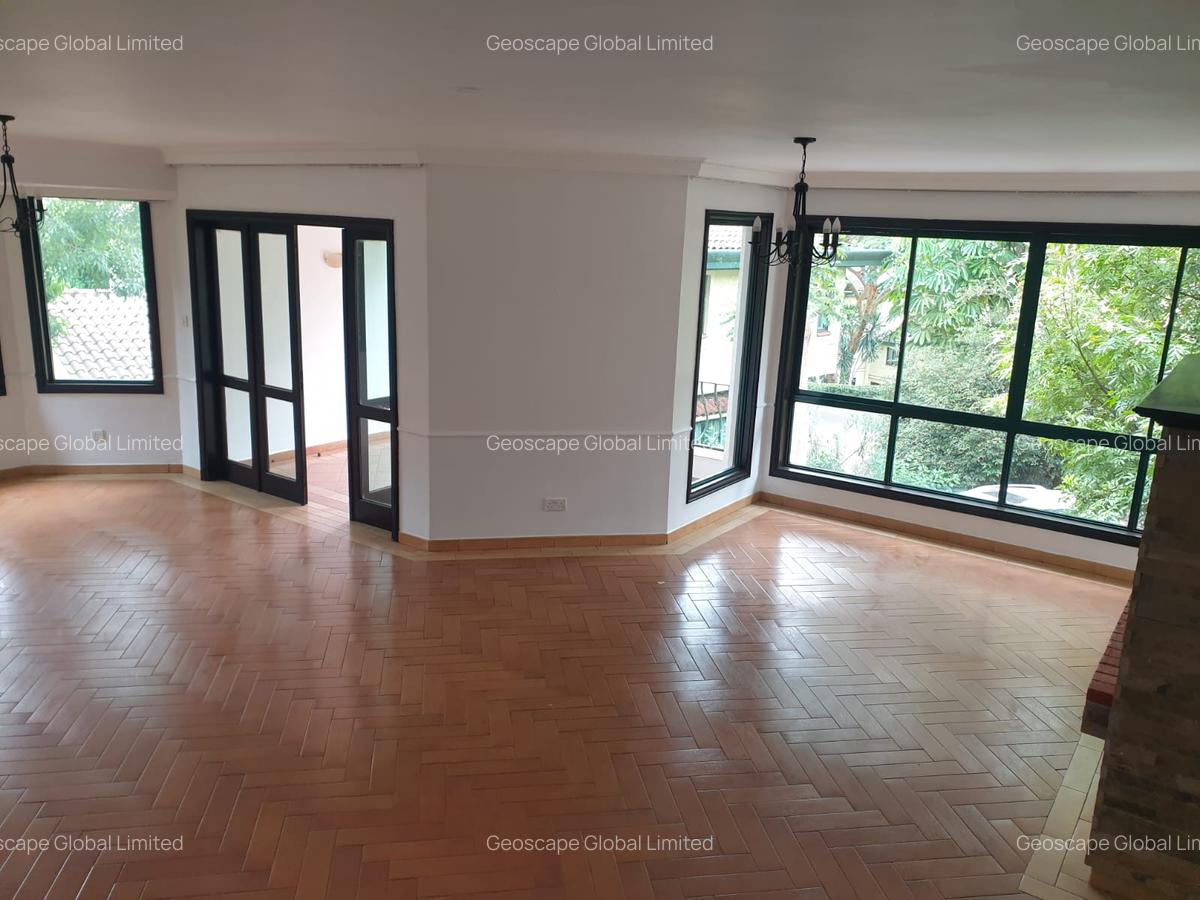 4 Bed House with En Suite in Spring Valley - 2