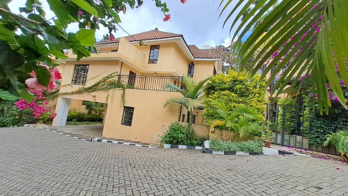 5 Bed Townhouse with En Suite in Kyuna - 1