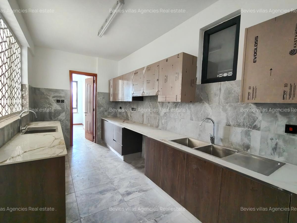 3 Bed Apartment with En Suite at Riverside - 2