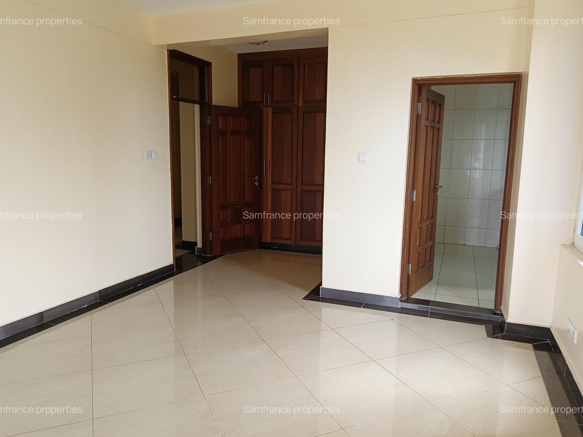 Serviced 4 Bed Apartment with En Suite at 1 St Avanue - 9