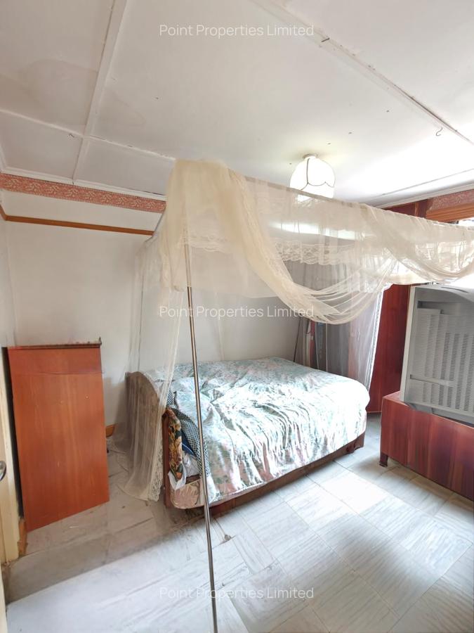 3 Bed House with En Suite in Donholm - 10