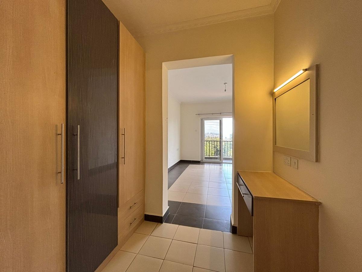 2 Bed Apartment with En Suite at Hatheru - 8