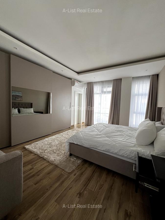 4 Bed Apartment with En Suite at Riverside Drive - 16