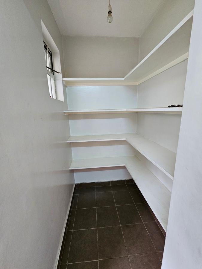 3 Bed Apartment with En Suite at Lavington - 5