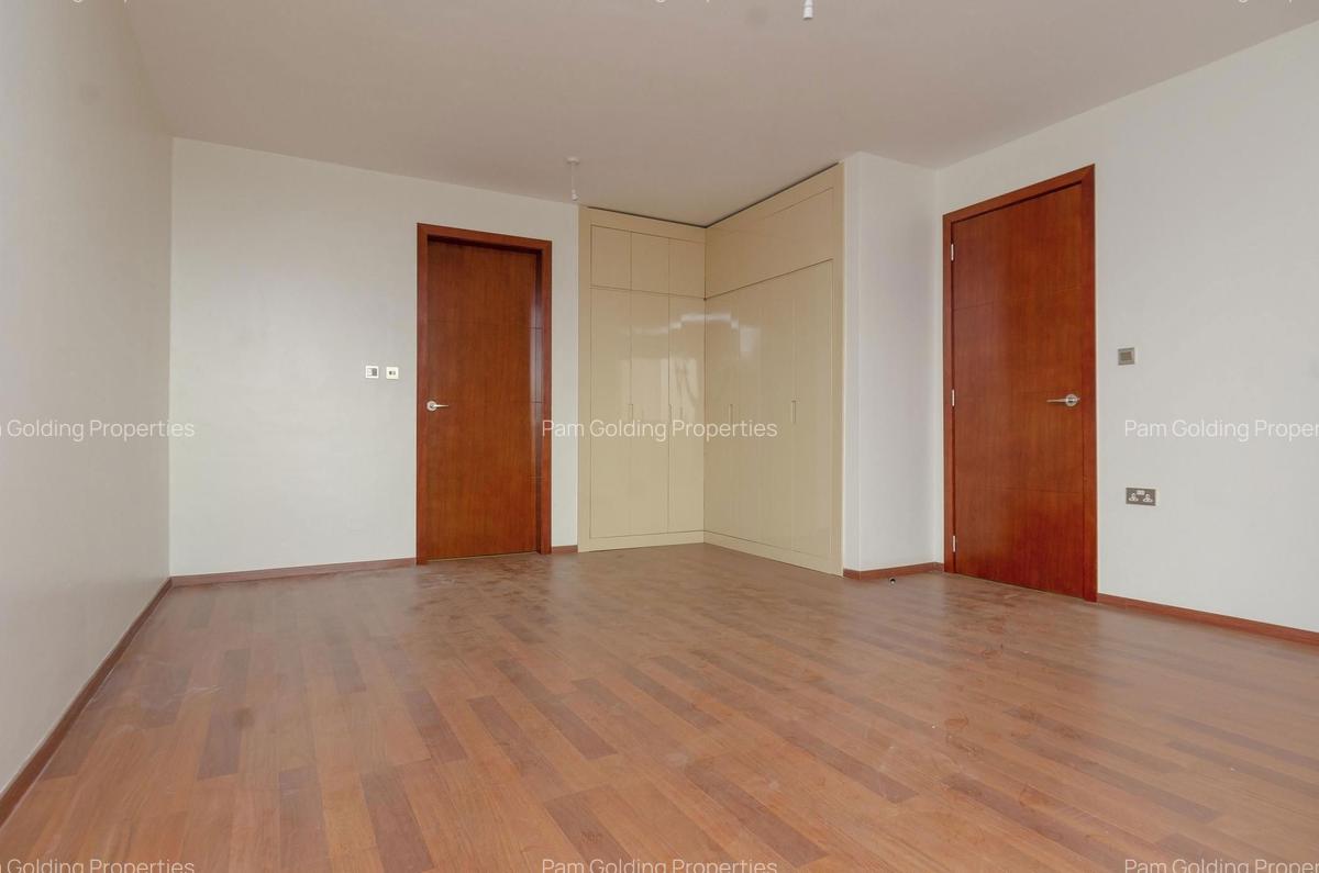 3 Bed Apartment with En Suite in Parklands - 13