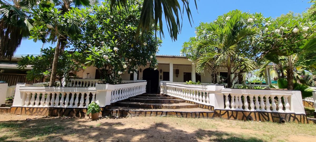 3 Bed House with En Suite at Jumba Ruins - 12