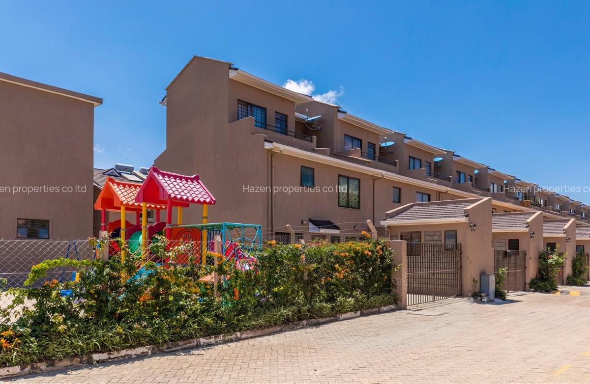 5 Bed Townhouse with En Suite at - 16