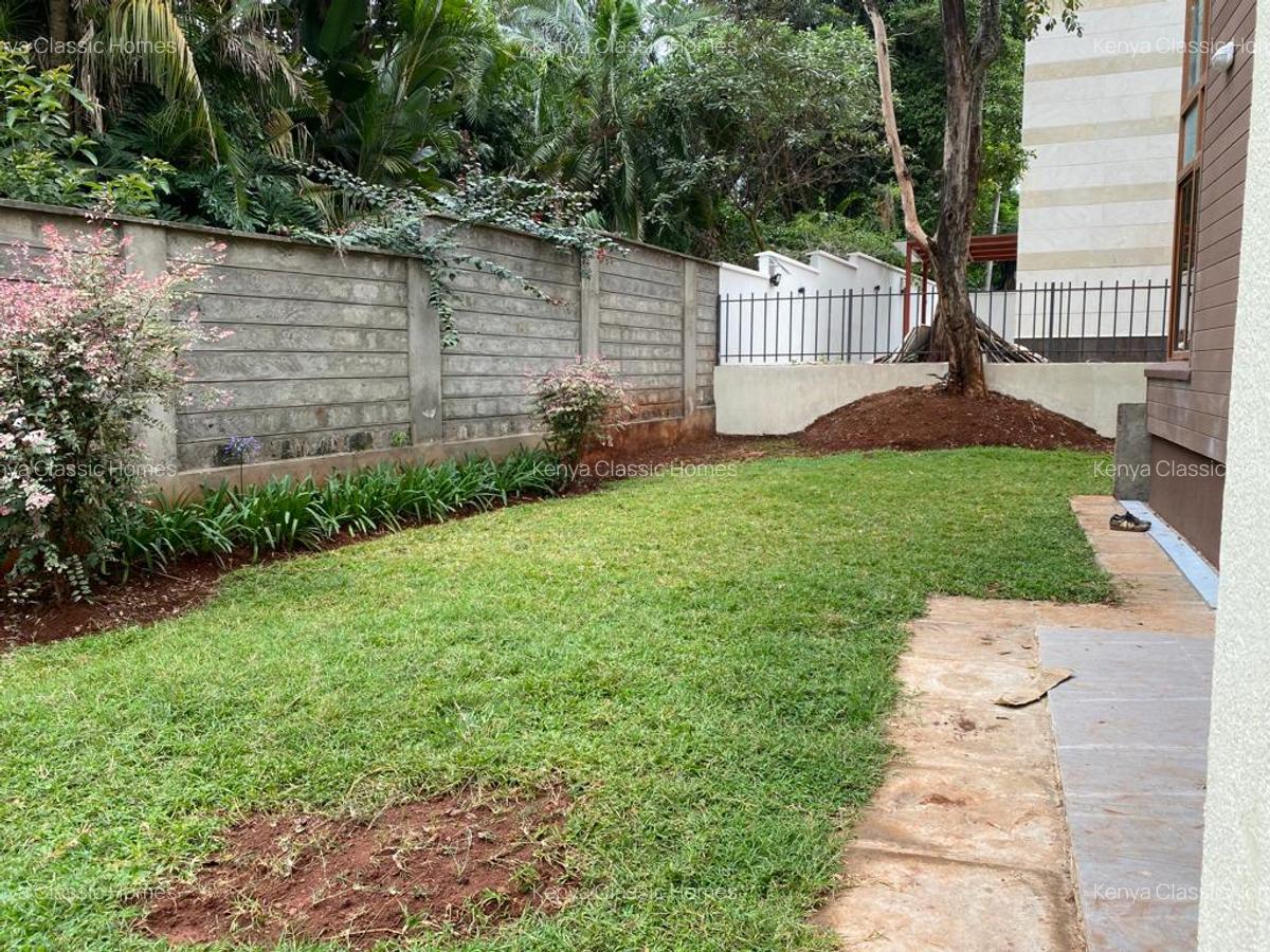 6 Bed Villa with En Suite at Lavington - 1