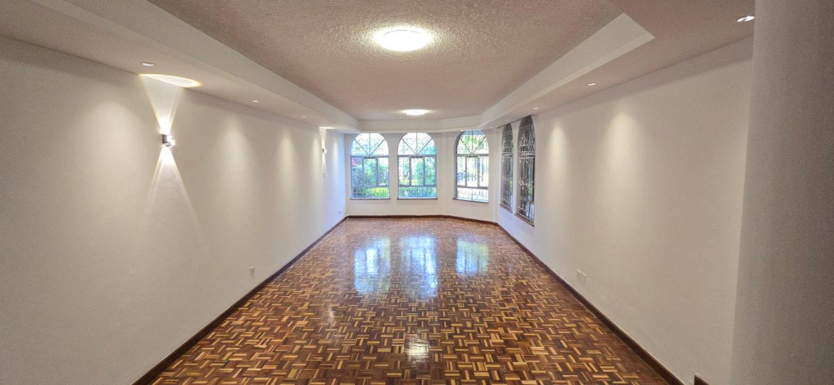 5 Bed Townhouse with En Suite at Brookside Drive - 17