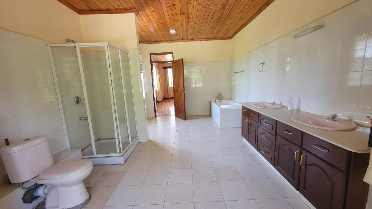 4 Bed House with En Suite in Runda - 11