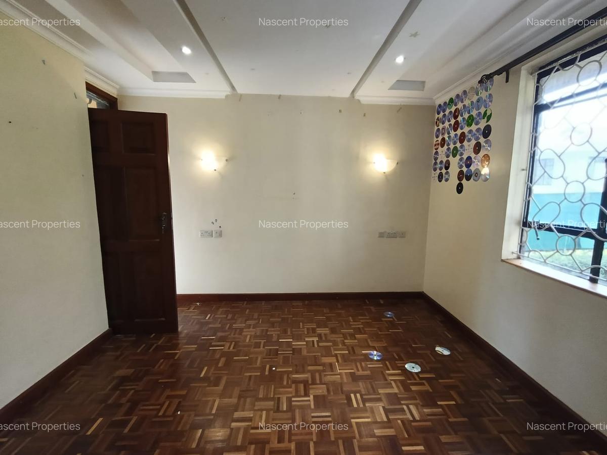 6 Bed House with En Suite in Runda - 15