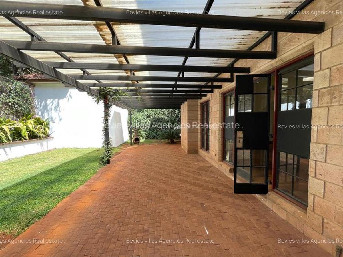 4 Bed Townhouse with En Suite in General Mathenge - 9