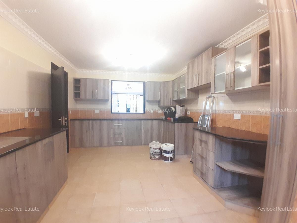 5 Bed Townhouse with En Suite at Lavington - 13