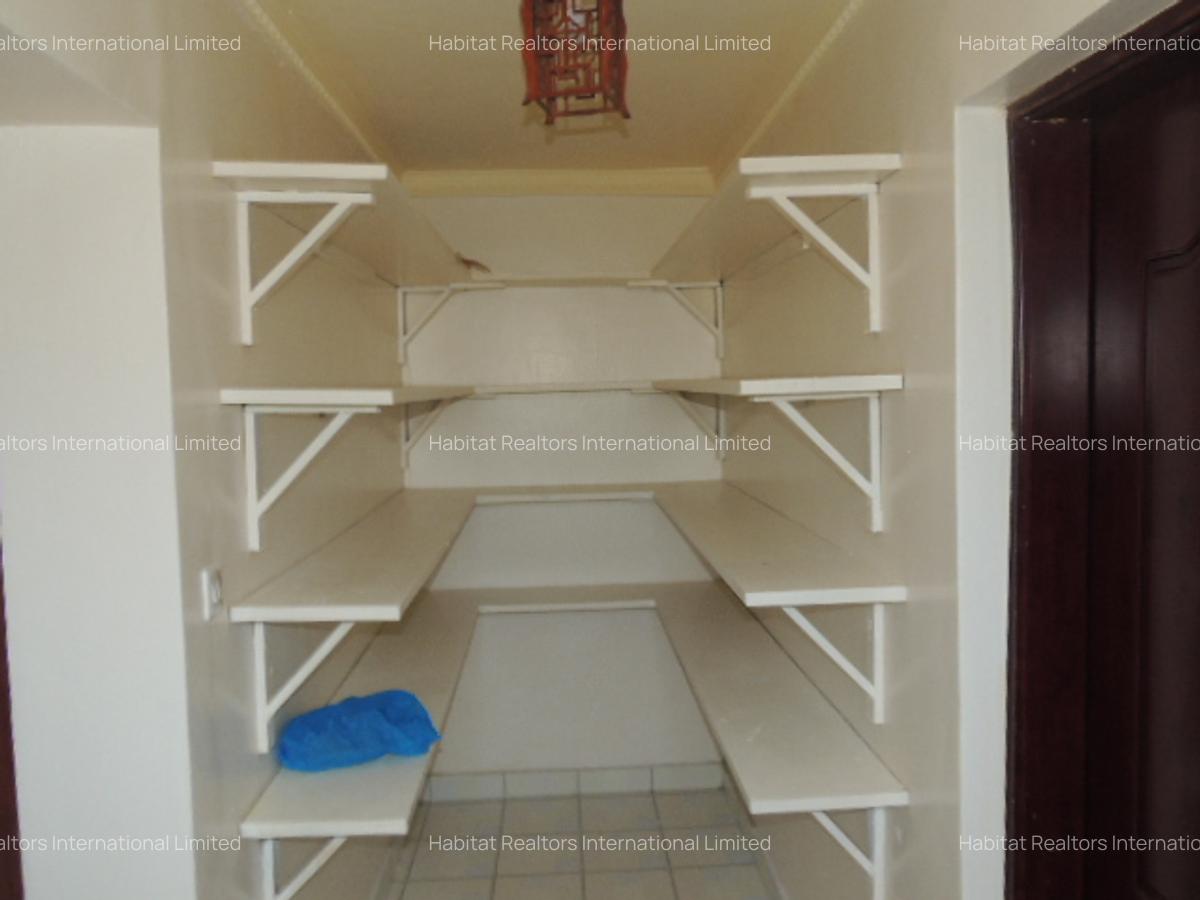 4 Bed Townhouse with En Suite at Chuna - 5