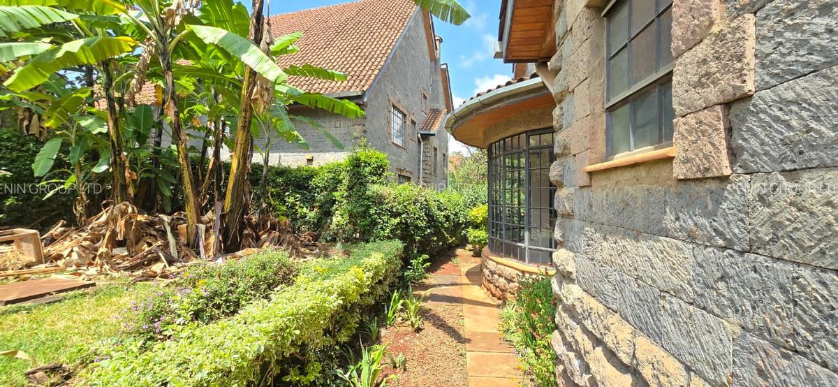 5 Bed Townhouse with En Suite in Lavington - 3
