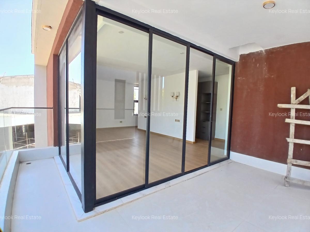 5 Bed Townhouse with En Suite at Lavington Green - 5