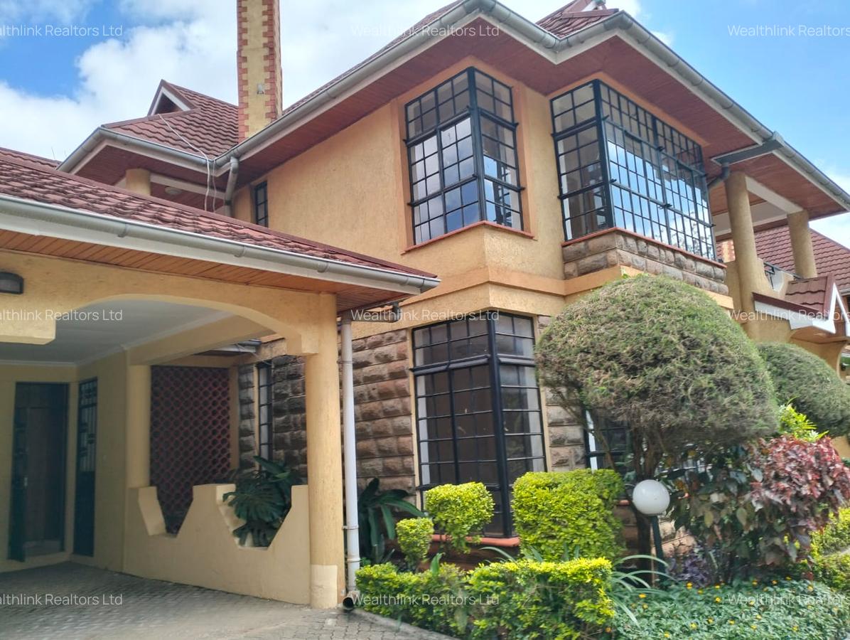 5 Bed Townhouse with En Suite at Lavington - 3
