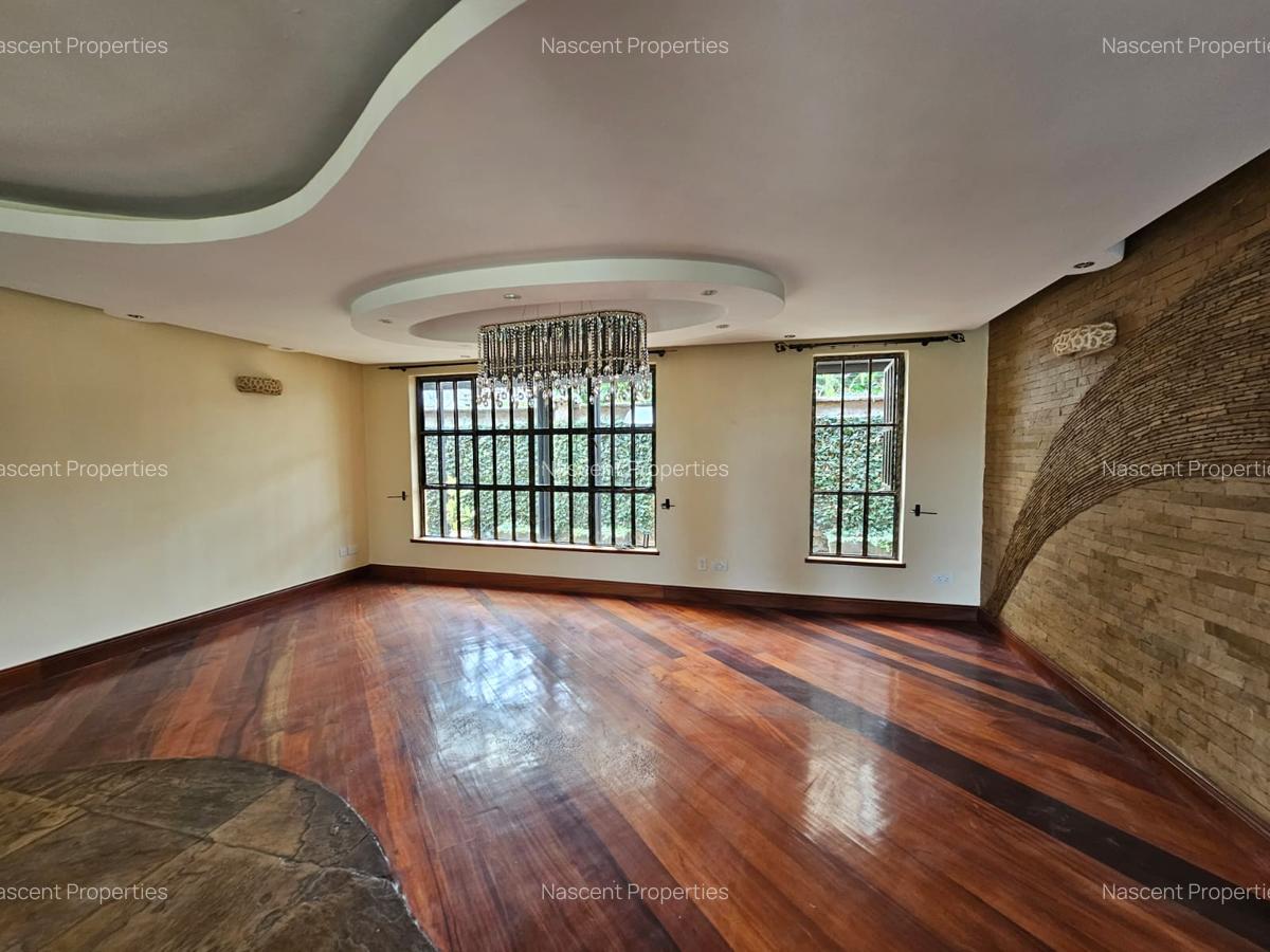 5 Bed House with En Suite in Nyari - 16