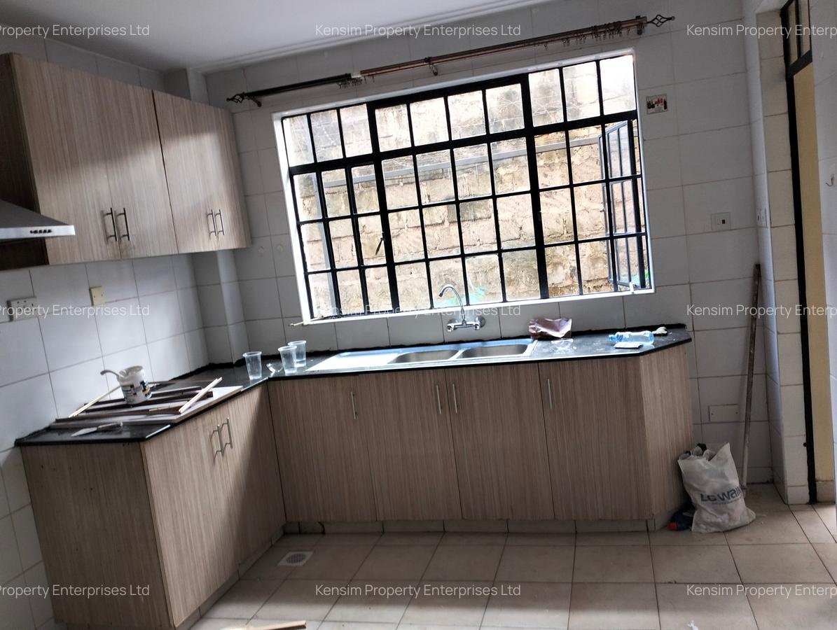 3 Bed Apartment with En Suite in Lavington - 4