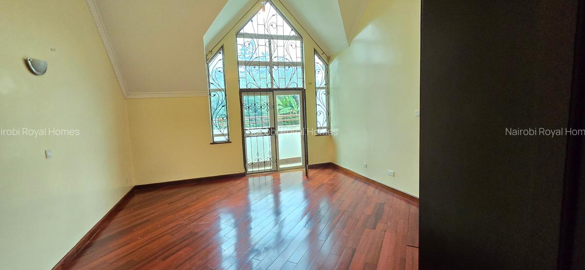5 Bed Townhouse with En Suite at Lavington Green - 9