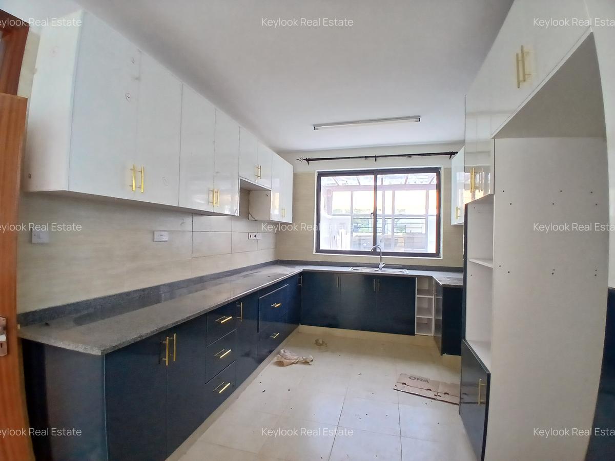 4 Bed Townhouse with En Suite at Lavington - 19