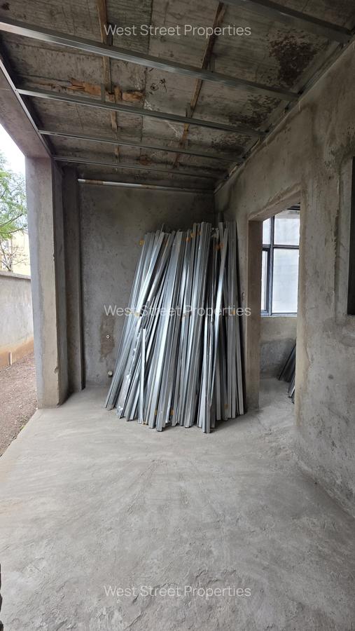 5 Bed Villa with En Suite at Lavington - 10