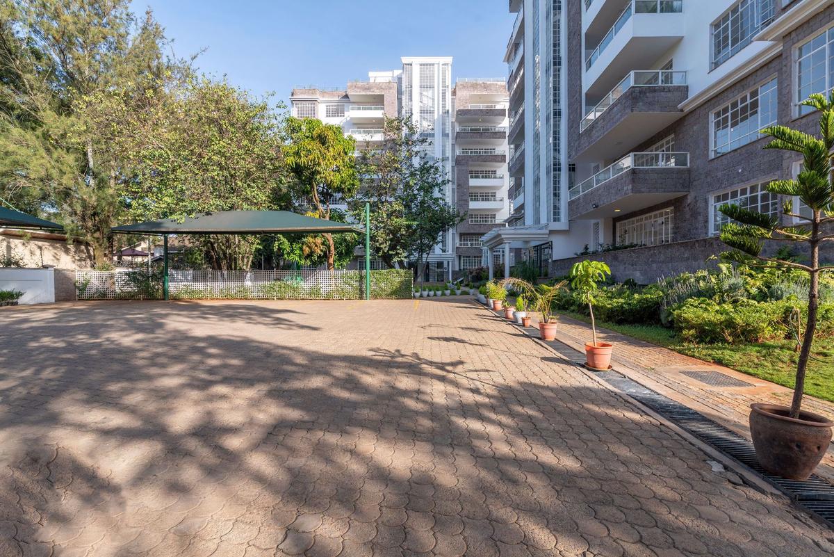 3 Bed Apartment with En Suite in Lavington - 1