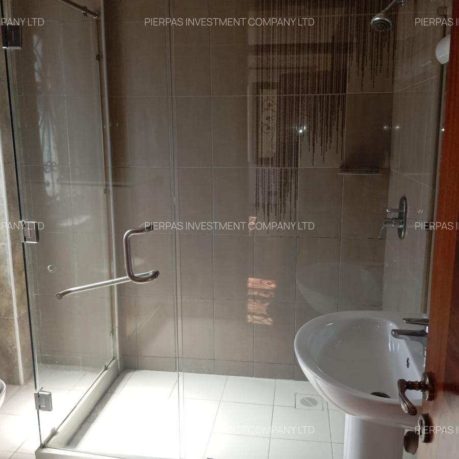 5 Bed Townhouse with En Suite in Lavington - 16