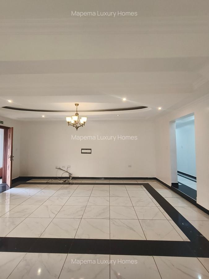 7 Bed House with En Suite at Hillcrest - 8