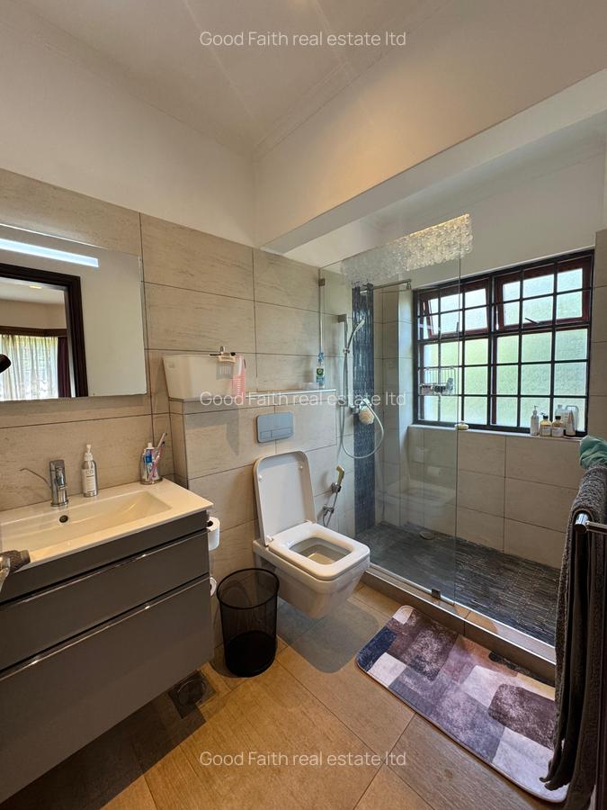 5 Bed Villa with En Suite in Runda - 11