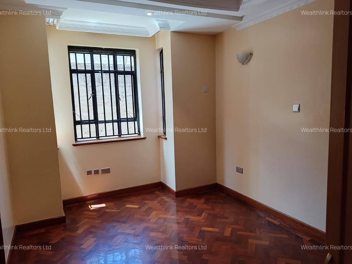 4 Bed House with En Suite at Lavington - 8