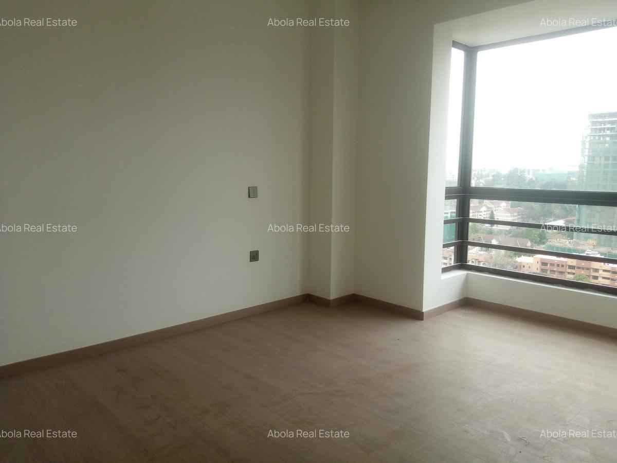 3 Bed Apartment with En Suite in Riverside - 5
