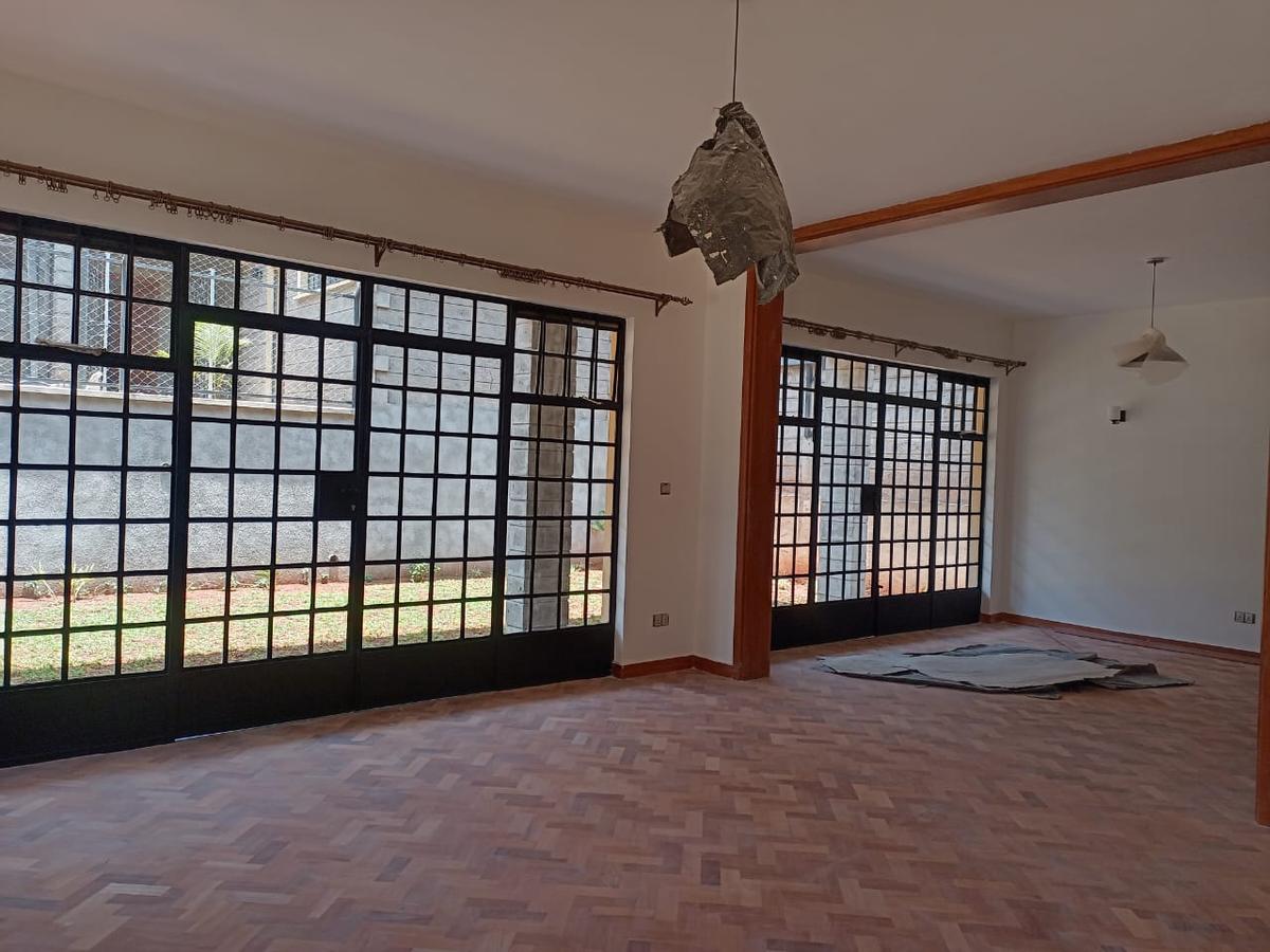 5 Bed Villa with En Suite at Lavington - 6