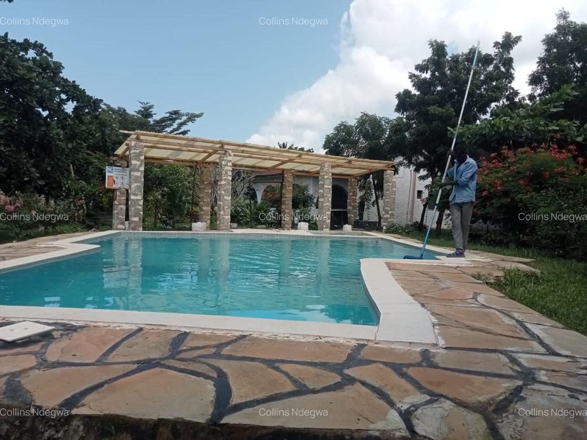 4 Bed Villa with En Suite at Tiwi Beach Road - 19