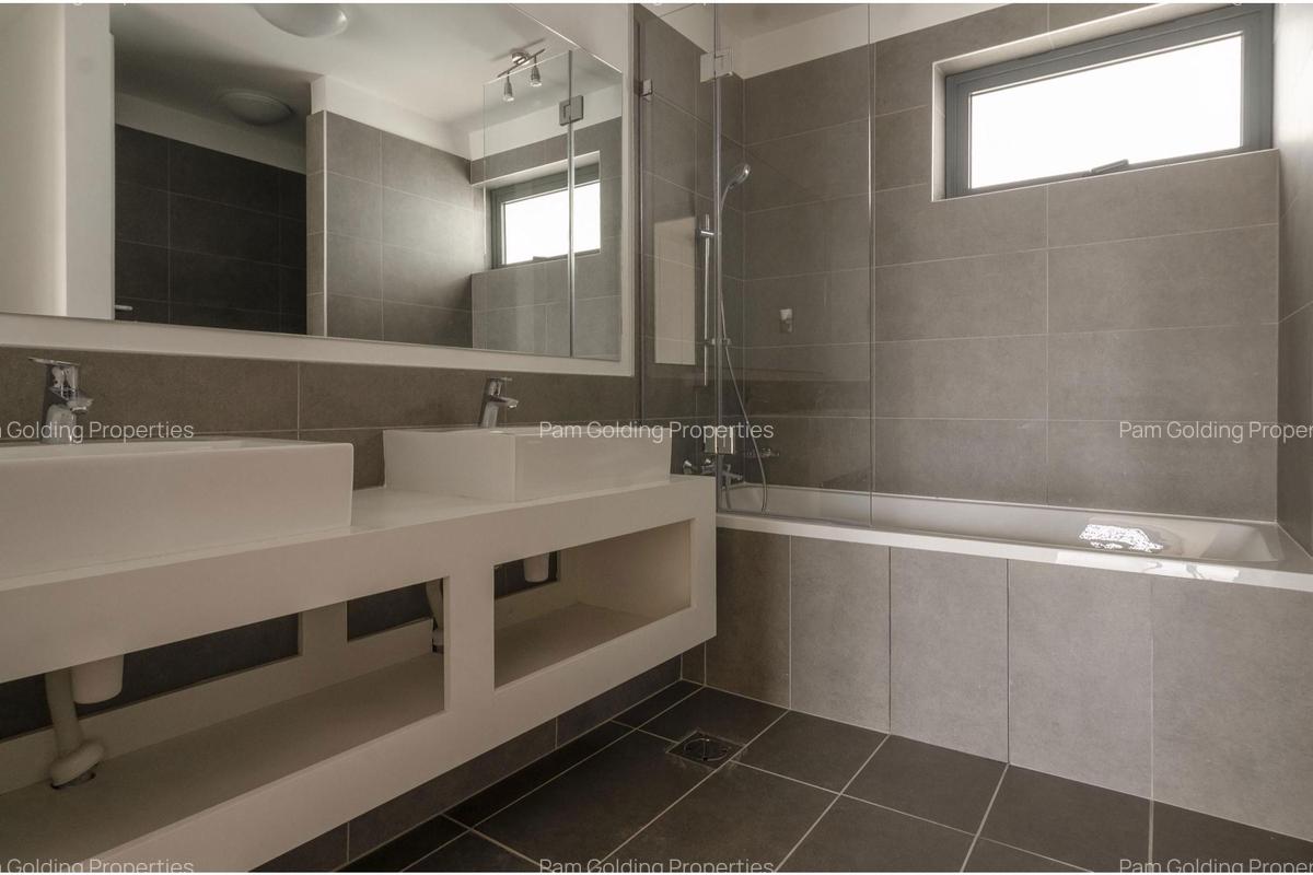 3 Bed Apartment with En Suite in Thika Road - 16