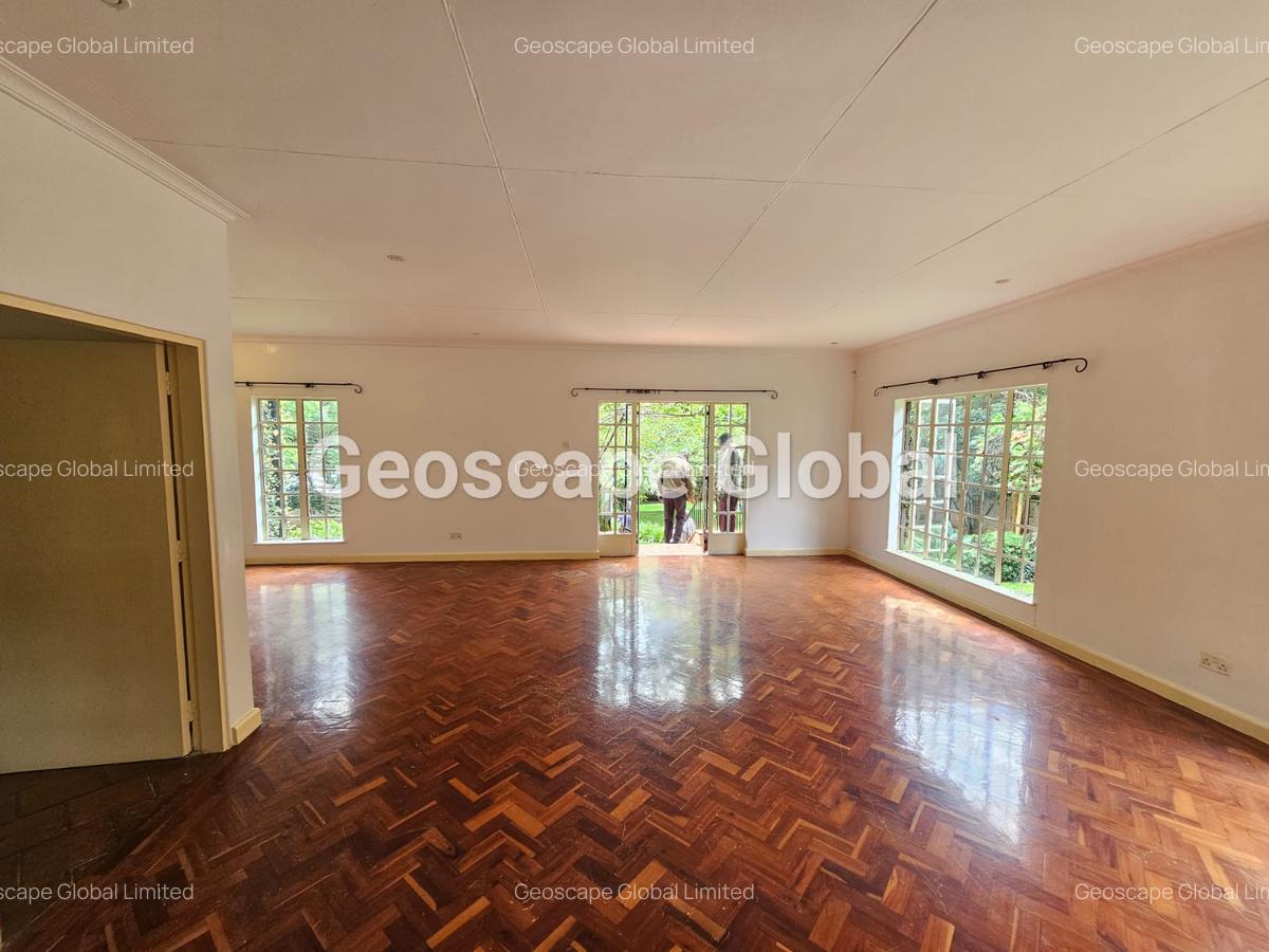 4 Bed House with En Suite in Lavington - 5