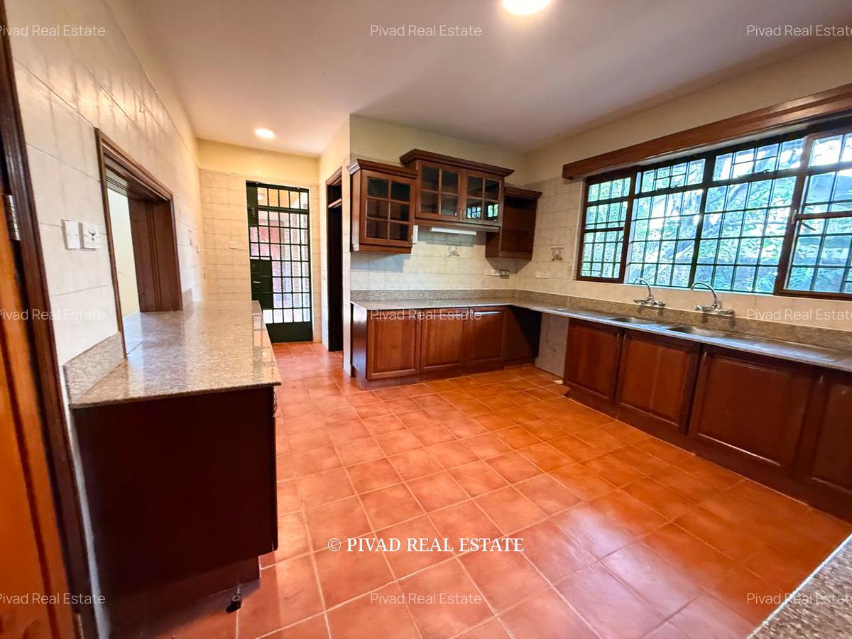 6 Bed House with Garden in Nyari - 10