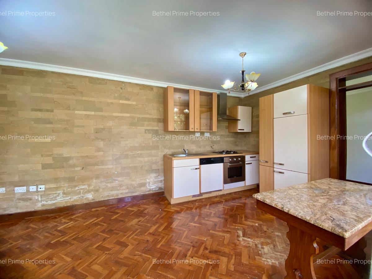 4 Bed House with En Suite in Runda - 10