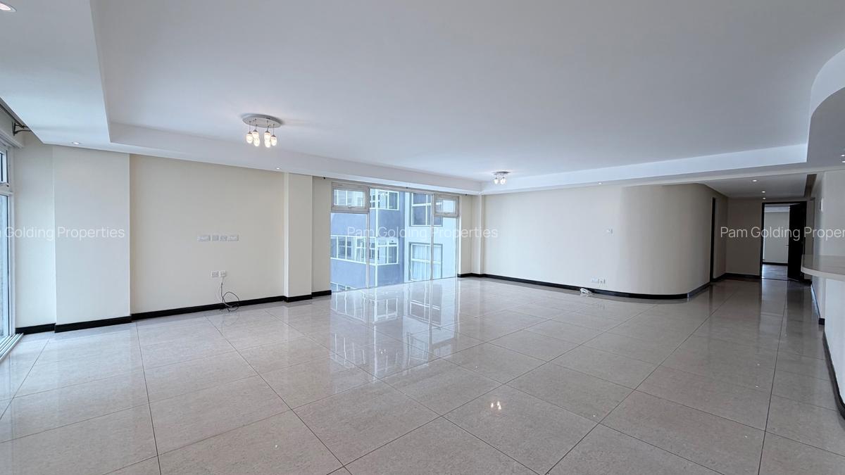 3 Bed Apartment with En Suite at Riverside Gardens - 19
