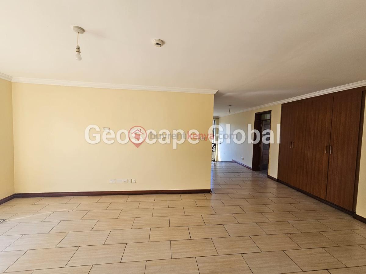 5 Bed House with En Suite in Runda - 2