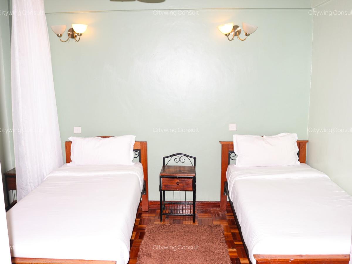 Serviced 2 Bed Apartment with En Suite at Parklands - 4