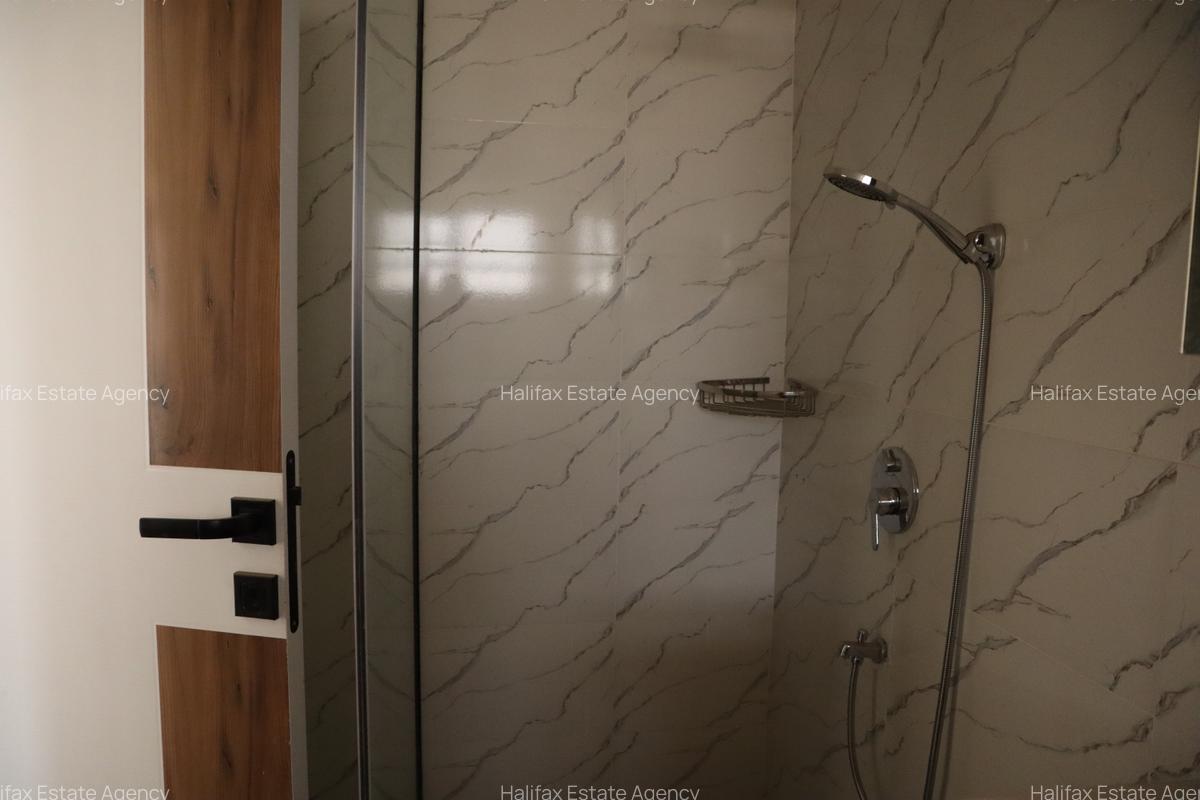 5 Bed Apartment with En Suite at 3Rd Parklands - 8