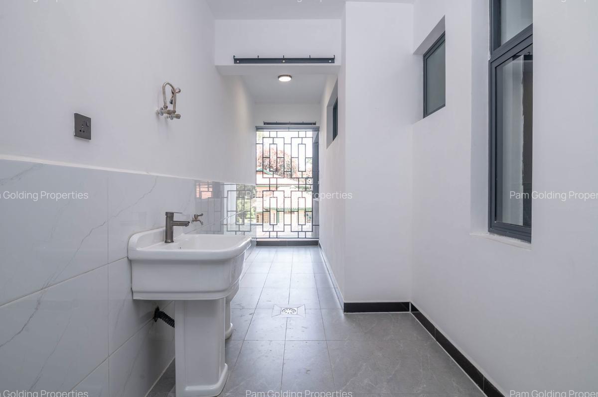 Furnished 4 Bed Apartment with En Suite in Kileleshwa - 9