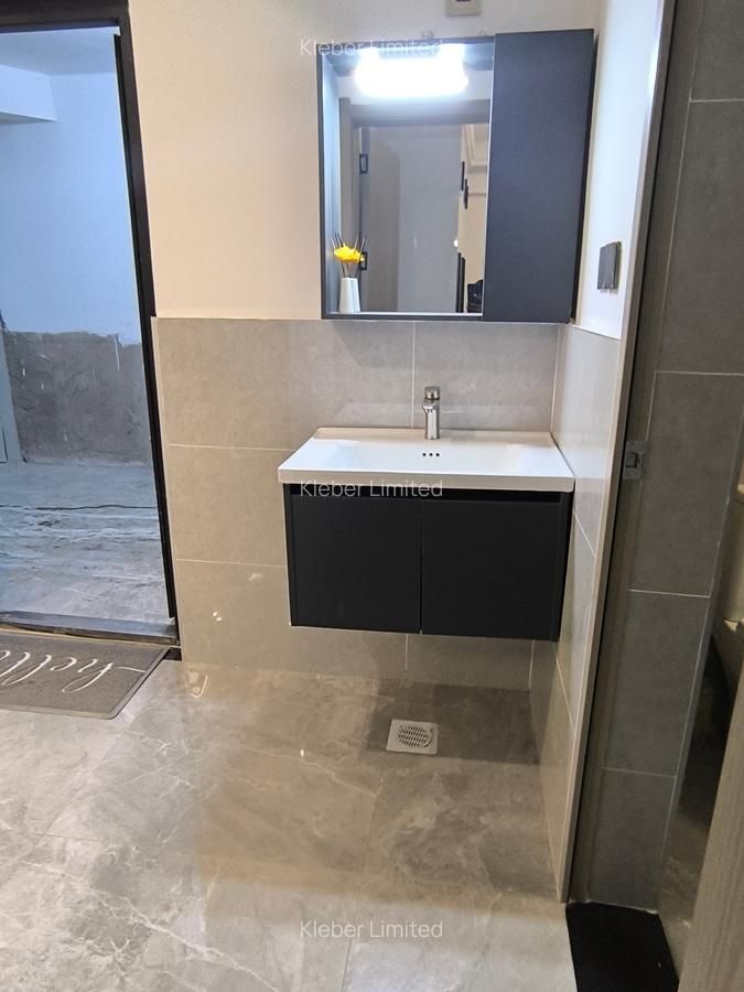 Studio Apartment with En Suite at Valley Arcade - 10