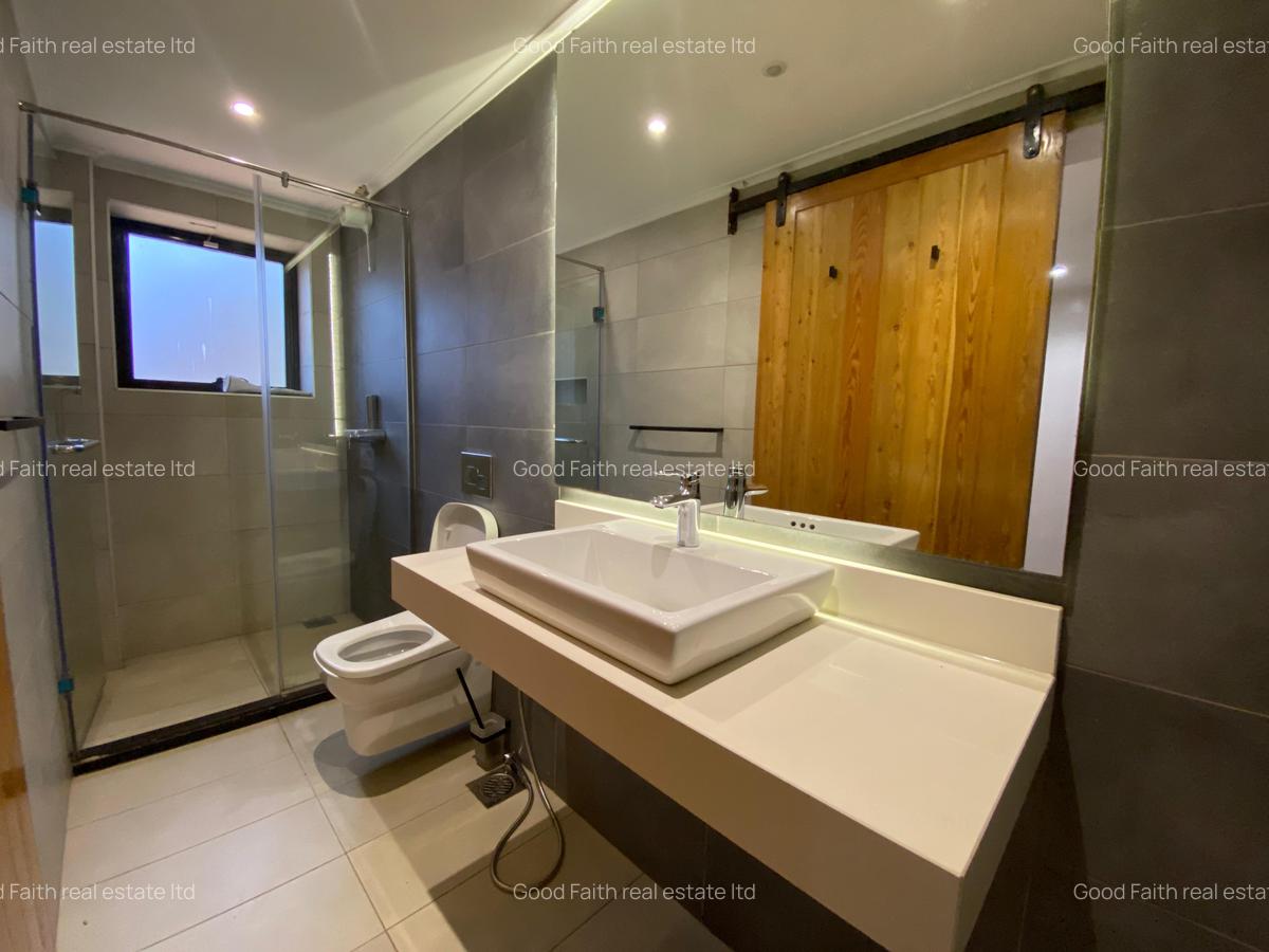 5 Bed House with En Suite in Runda - 18