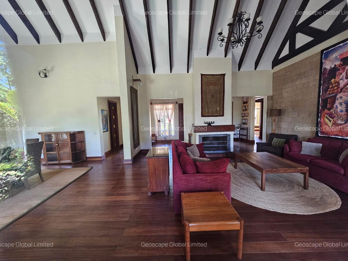 4 Bed House with En Suite in Runda - 2