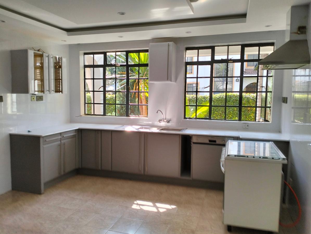 4 Bed Townhouse with En Suite in Lavington - 10