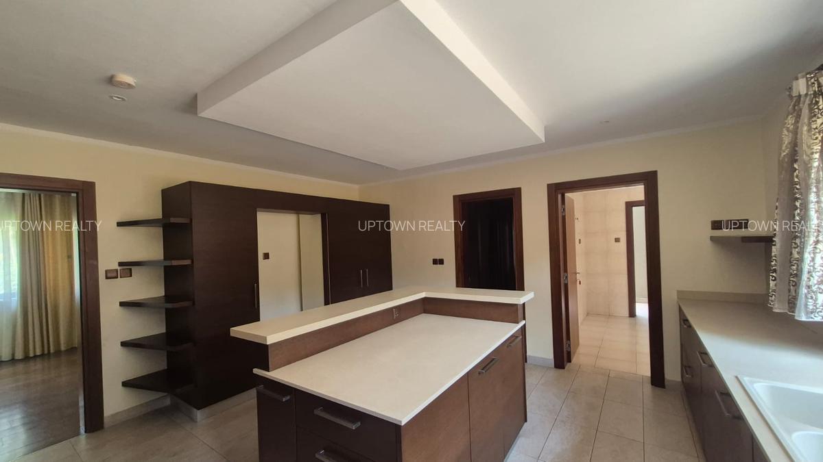 5 Bed Townhouse with En Suite at Lavington - 6